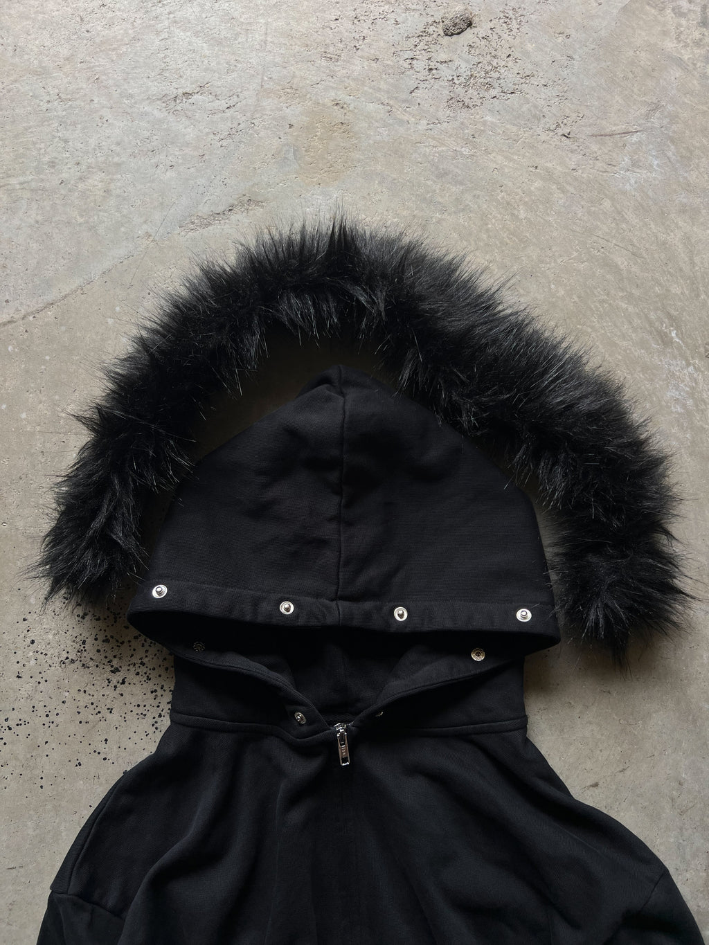 "signature II" fur hood zip up black