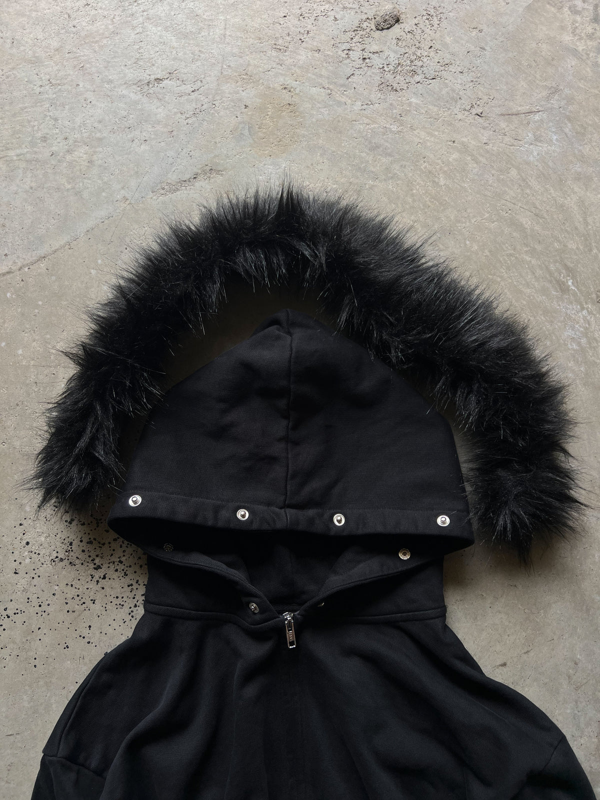 "signature II" fur hood zip up black